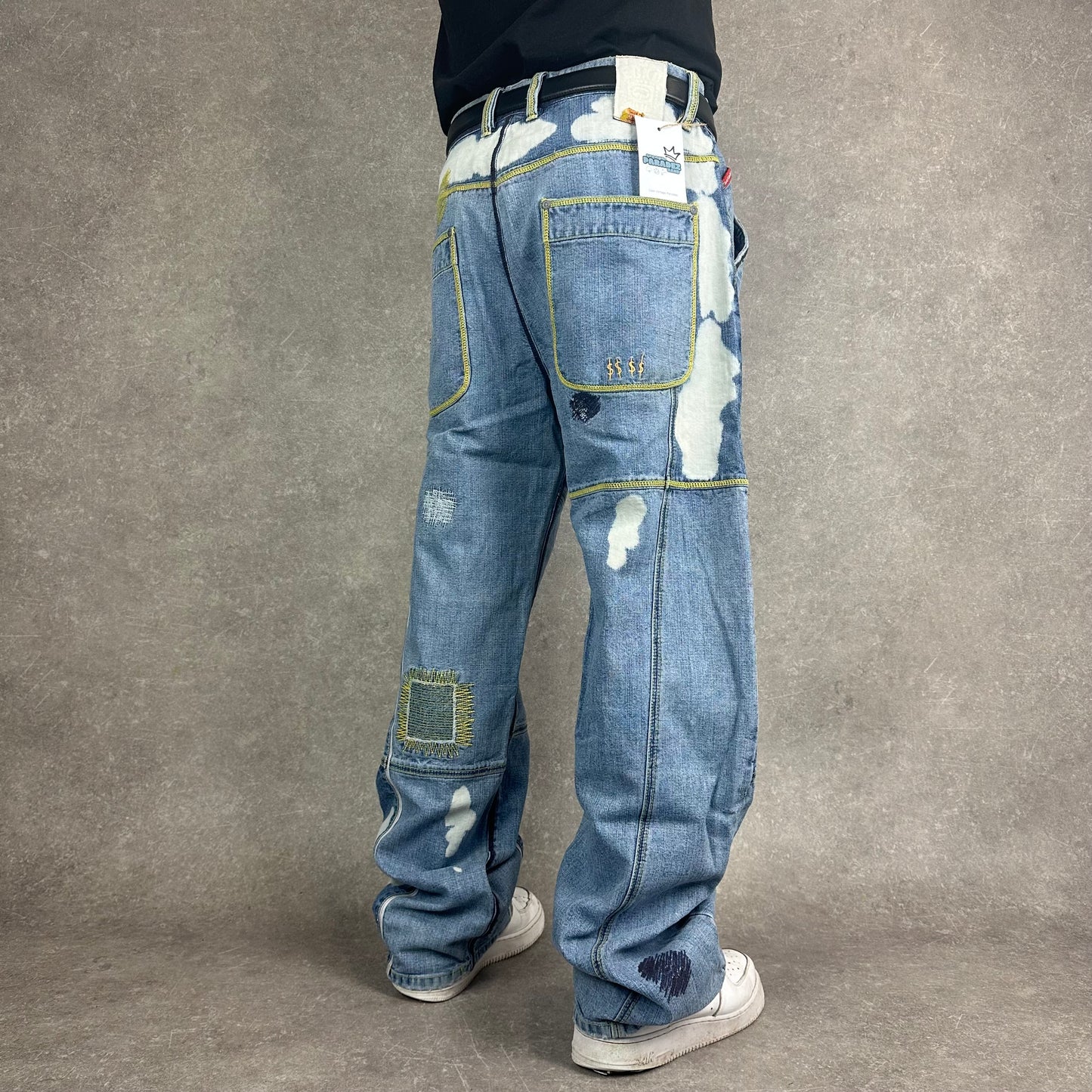 Eckö Embroidered Baggy Jeans (M)