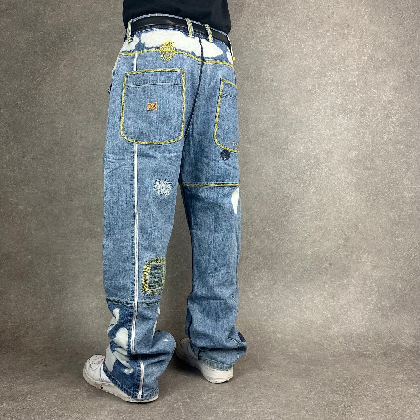 Eckö Embroidered Baggy Jeans (M)