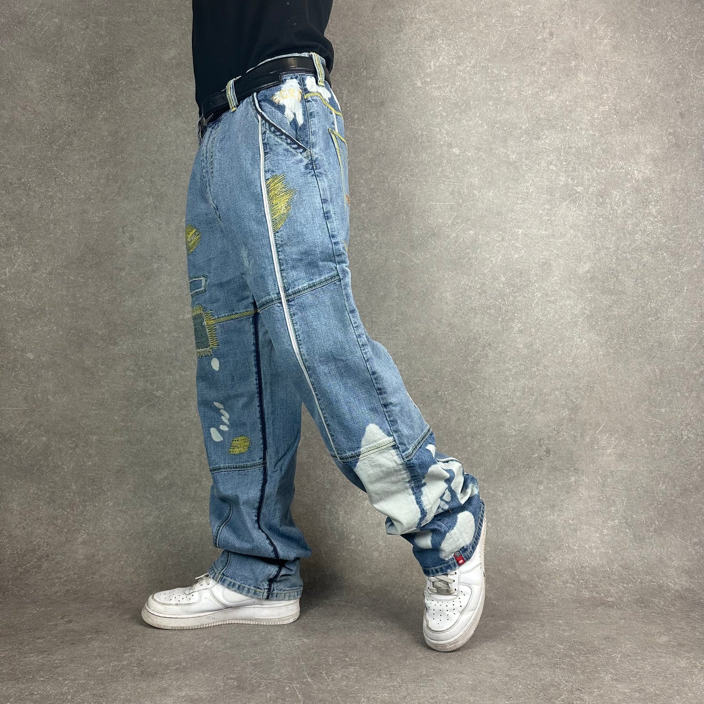 Eckö Embroidered Baggy Jeans (M)