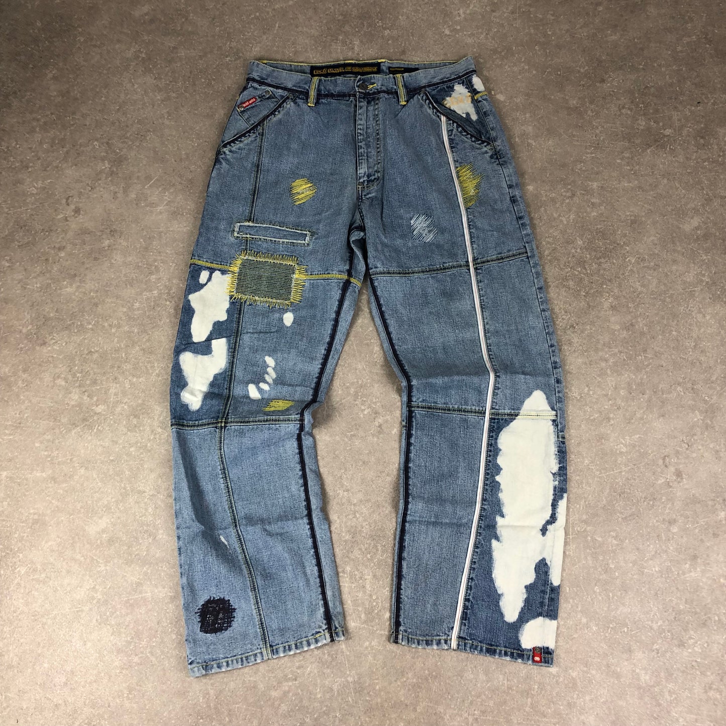 Eckö Embroidered Baggy Jeans (M)