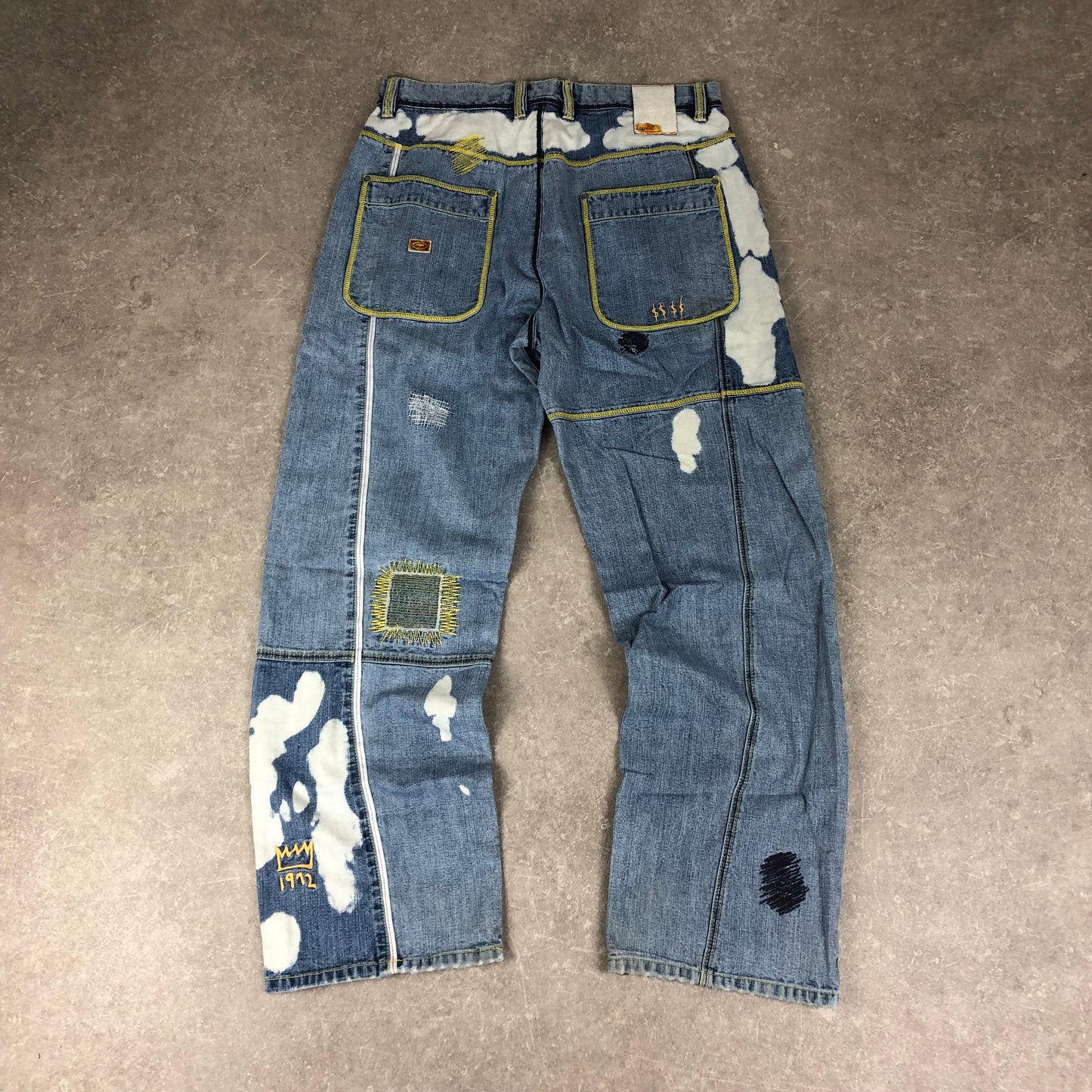 Eckö Embroidered Baggy Jeans (M)