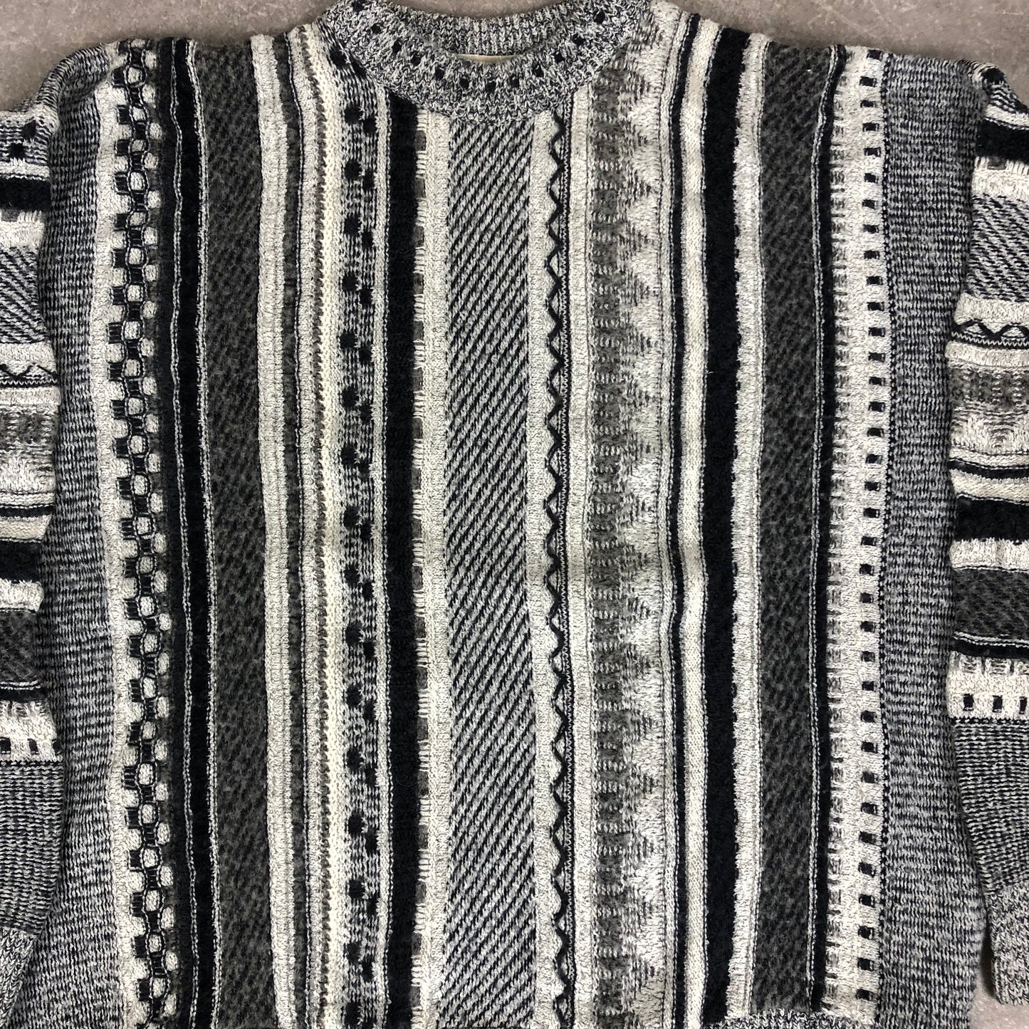 Coogi Style Sweater (M)