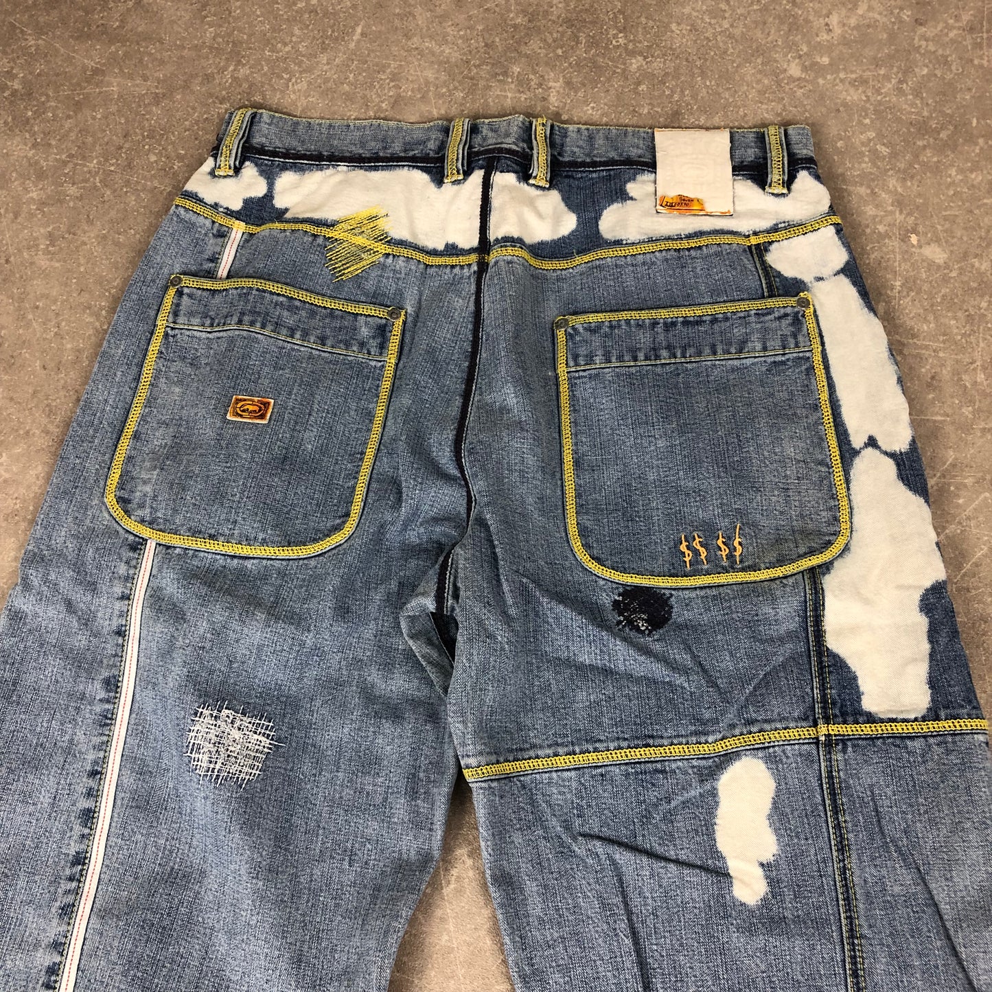 Eckö Embroidered Baggy Jeans (M)