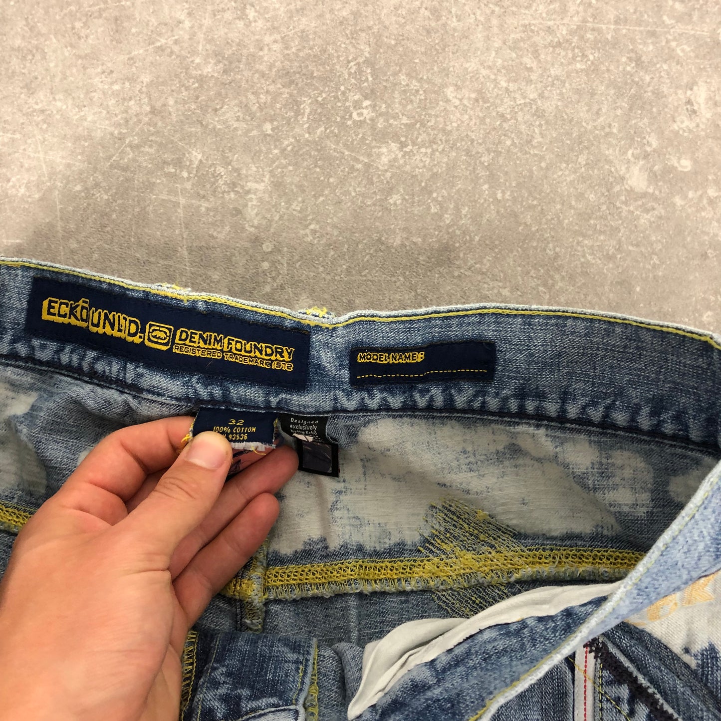 Eckö Embroidered Baggy Jeans (M)