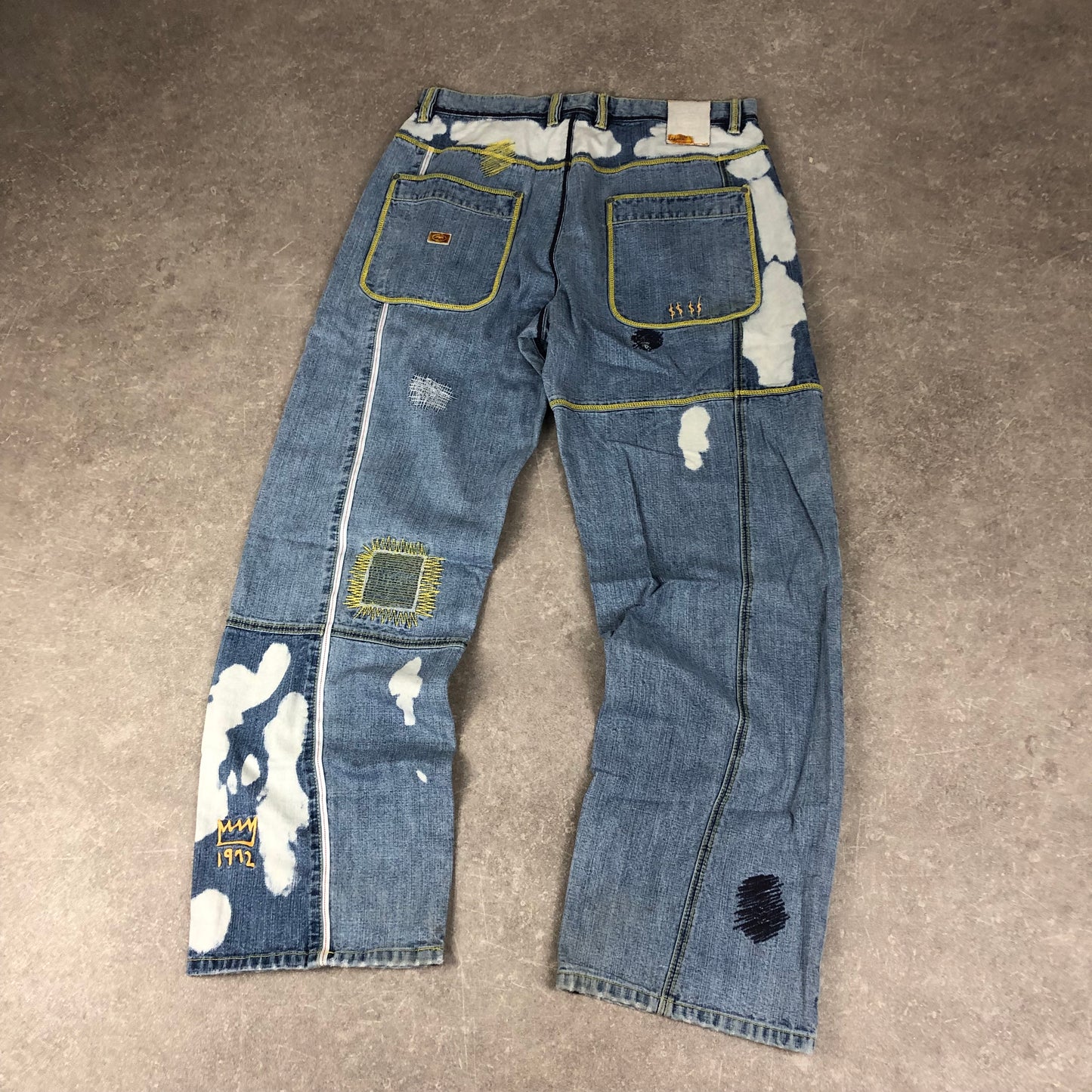 Eckö Embroidered Baggy Jeans (M)